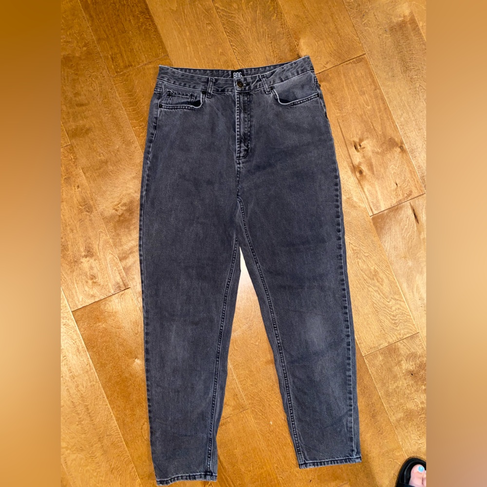 BDG urban outfitters style, mom, high-rise, jeans, size 31 blackish  gray denim